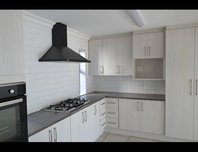 3 BEDROOM HOUSE FOR SALE IN HARTENBOS CENTRAL